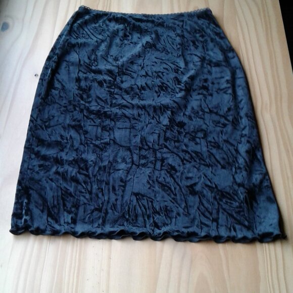 Black Velvet Skirt - Picture 2 of 4